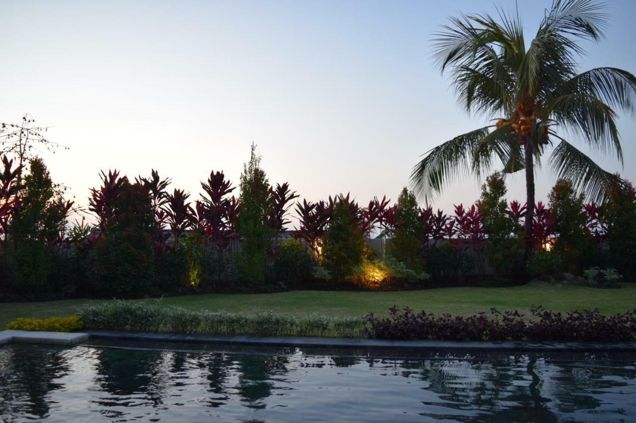 Villa Putih Lovina  Ngoại thất bức ảnh